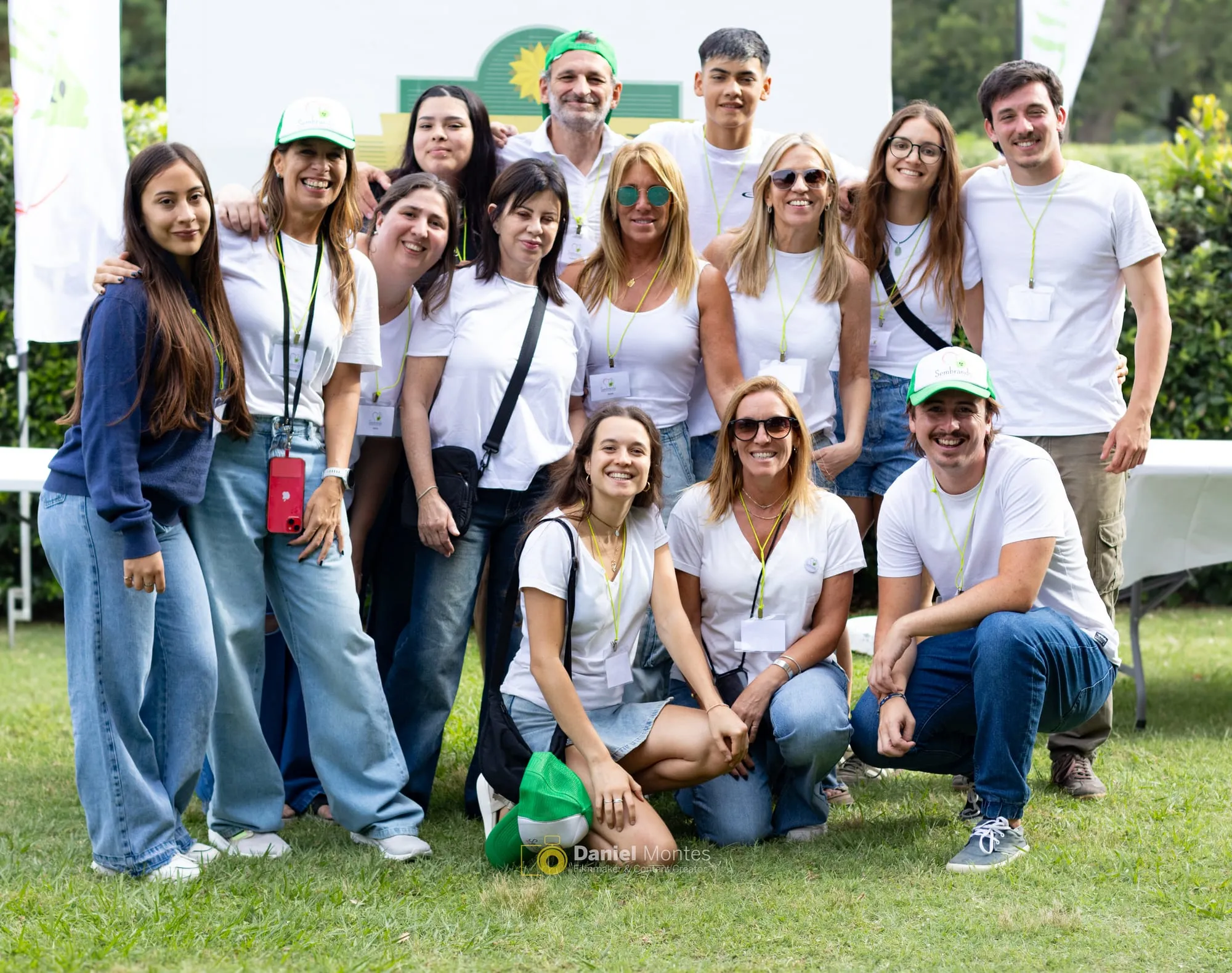 Equipo de voluntarios y voluntarias de Sembrando Oportunidades.